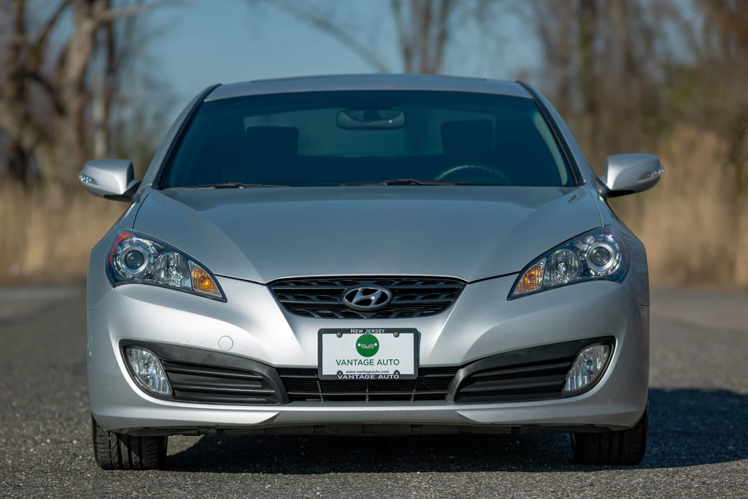2010 Hyundai Genesis Coupe - Image 19 of 31
