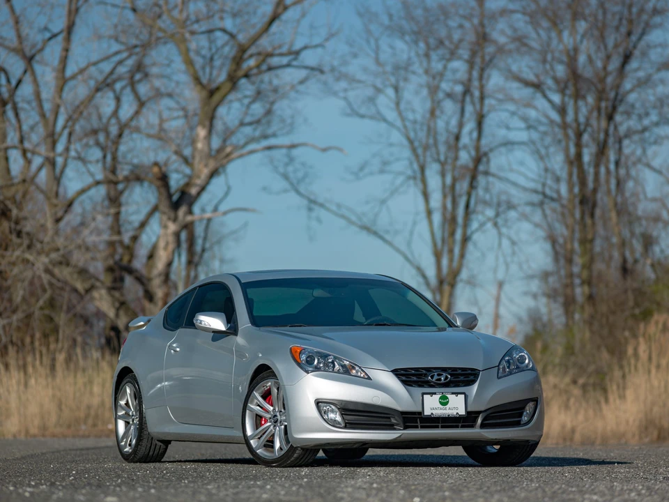 2010 Hyundai Genesis Coupe - Image 18 of 31