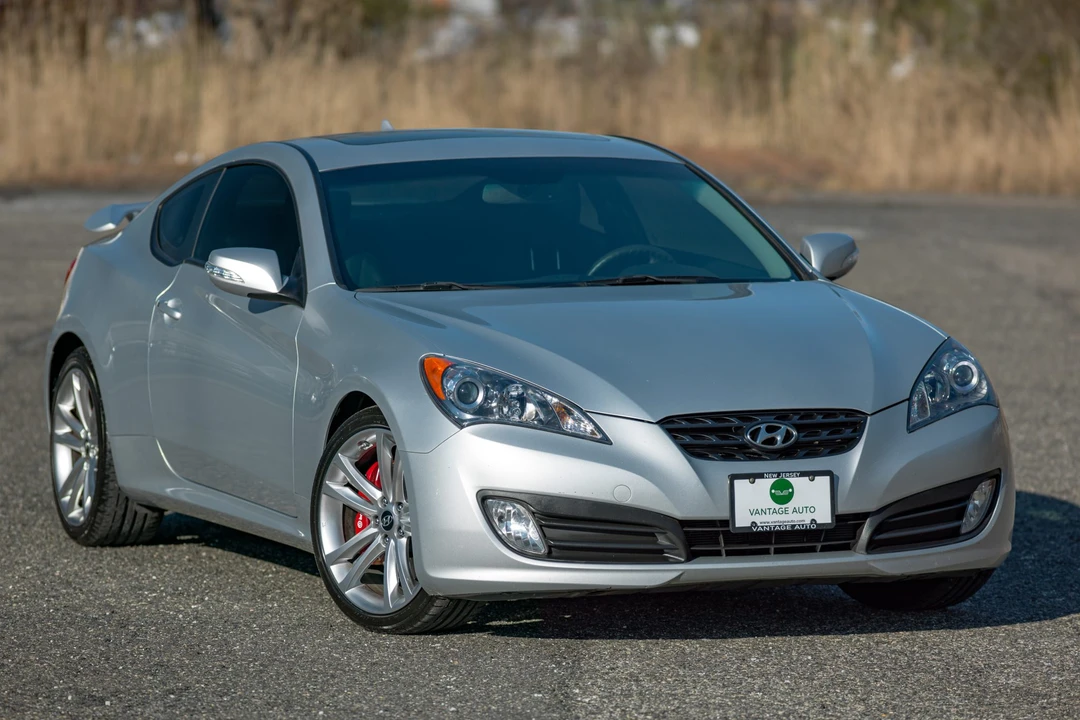 2010 Hyundai Genesis Coupe - Image 17 of 31