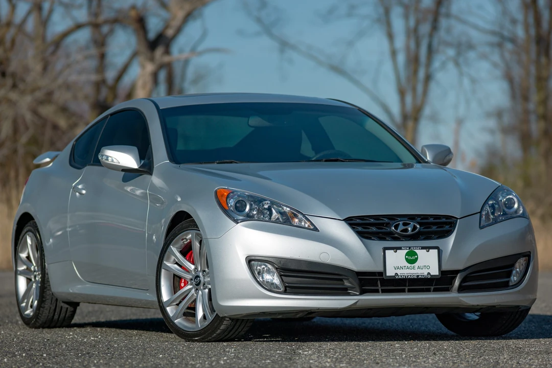 2010 Hyundai Genesis Coupe - Image 16 of 31
