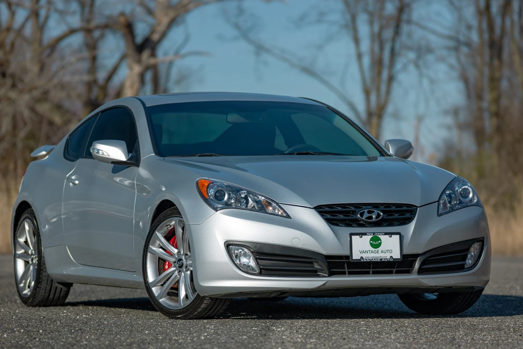 2010 Hyundai Genesis Coupe - Image 15 of 31