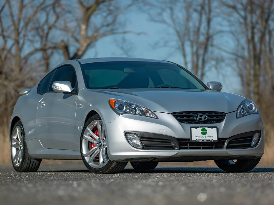 2010 Hyundai Genesis Coupe - Image 14 of 31