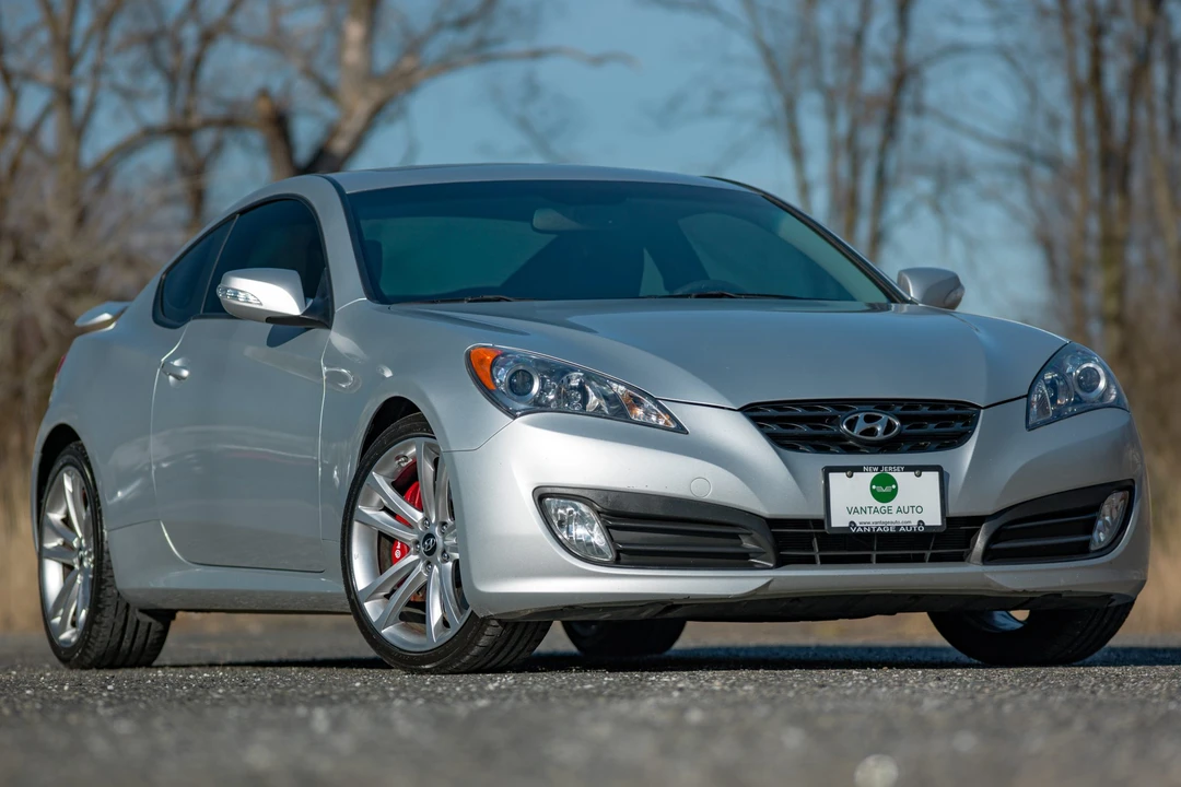 2010 Hyundai Genesis Coupe - Image 13 of 31