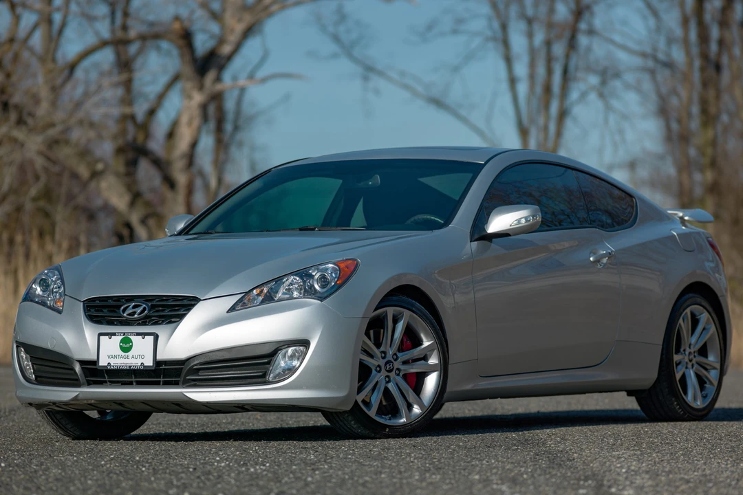 2010 Hyundai Genesis Coupe - Image 3 of 31
