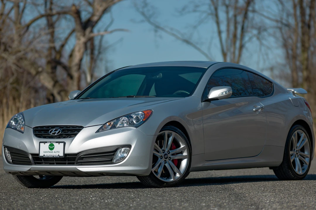 2010 Hyundai Genesis Coupe - Image 4 of 31