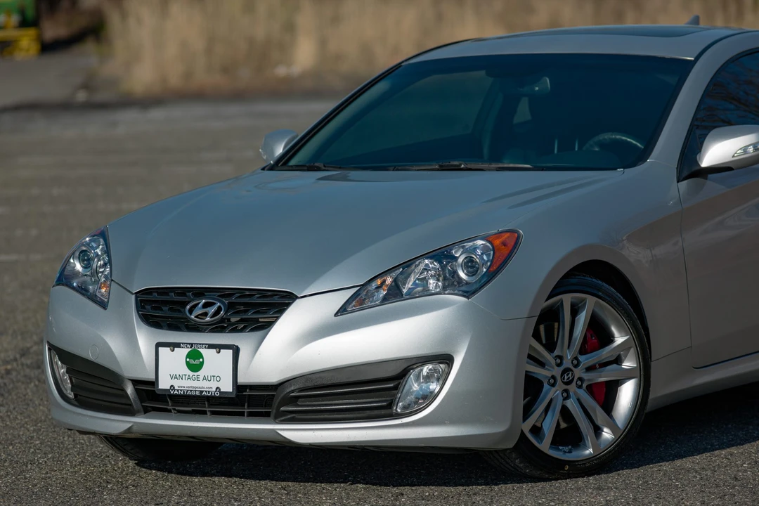 2010 Hyundai Genesis Coupe - Image 21 of 31