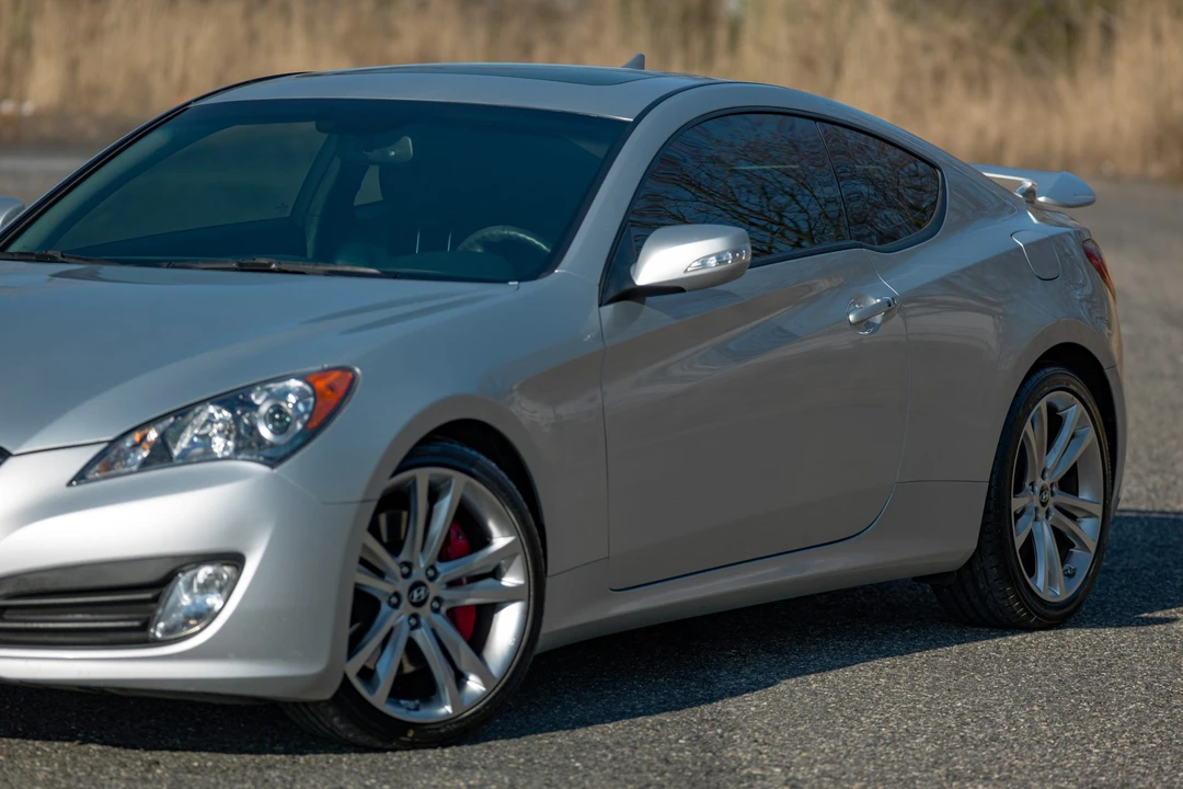 2010 Hyundai Genesis Coupe - Image 22 of 31