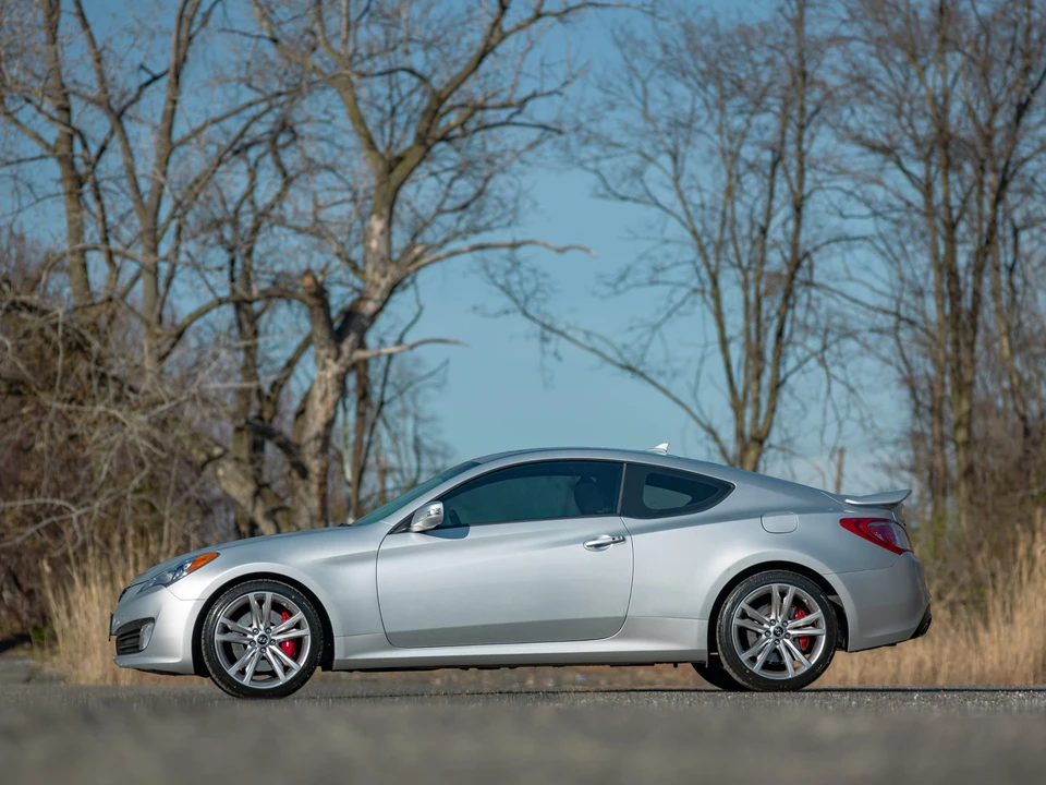 2010 Hyundai Genesis Coupe - Image 5 of 31