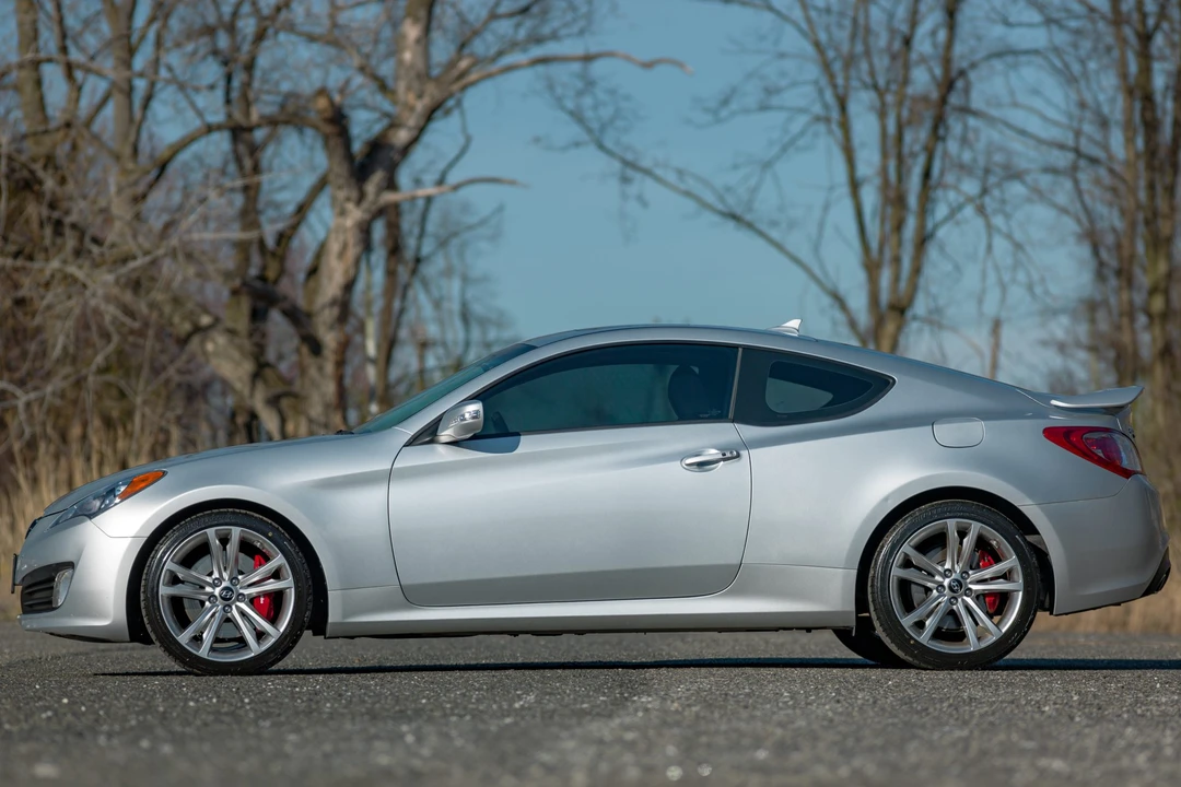 2010 Hyundai Genesis Coupe - Image 7 of 31