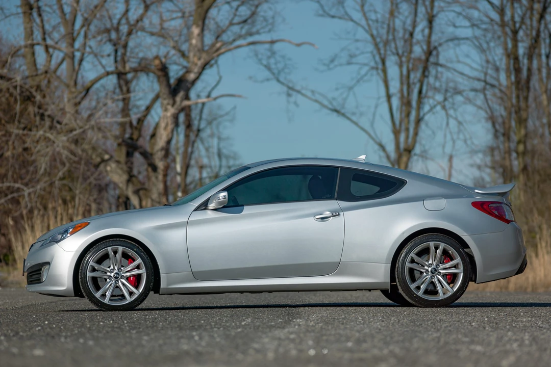 2010 Hyundai Genesis Coupe - Image 6 of 31