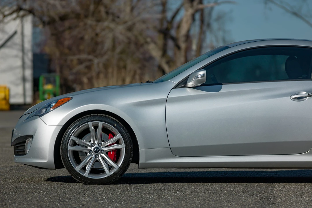 2010 Hyundai Genesis Coupe - Image 23 of 31