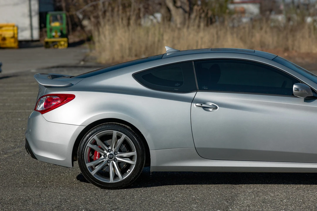 2010 Hyundai Genesis Coupe - Image 28 of 31