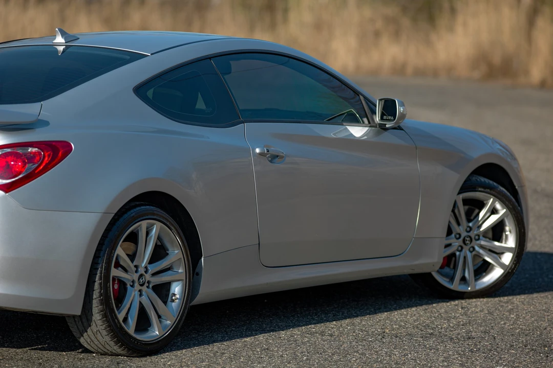 2010 Hyundai Genesis Coupe - Image 27 of 31