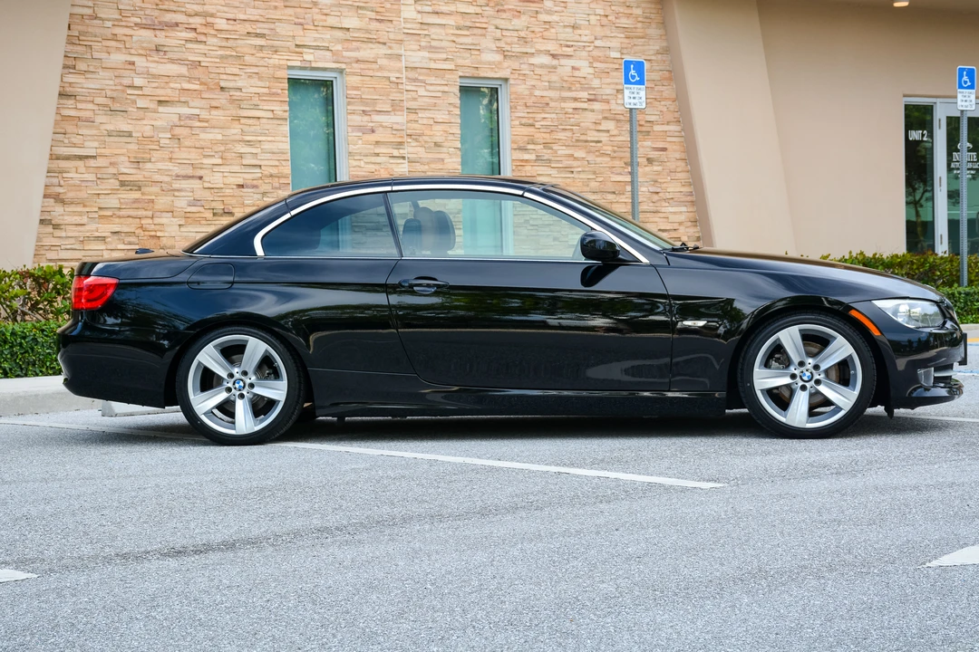 2011 BMW E93 3 Series Convertible - Image 14 of 31