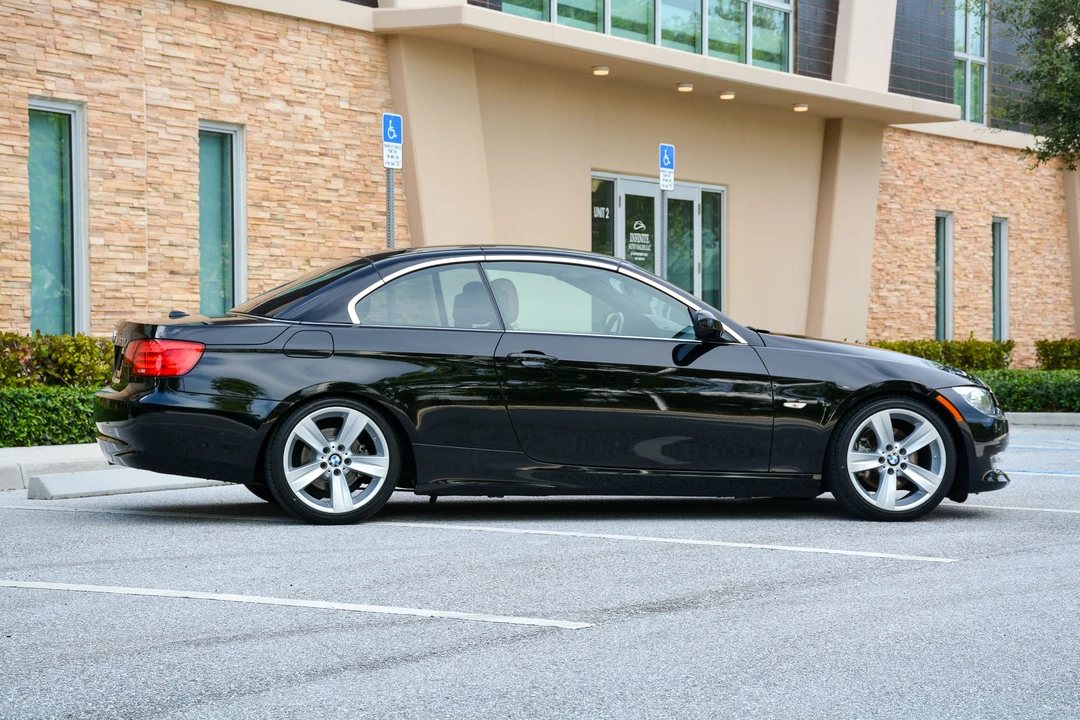 2011 BMW E93 3 Series Convertible - Image 13 of 31