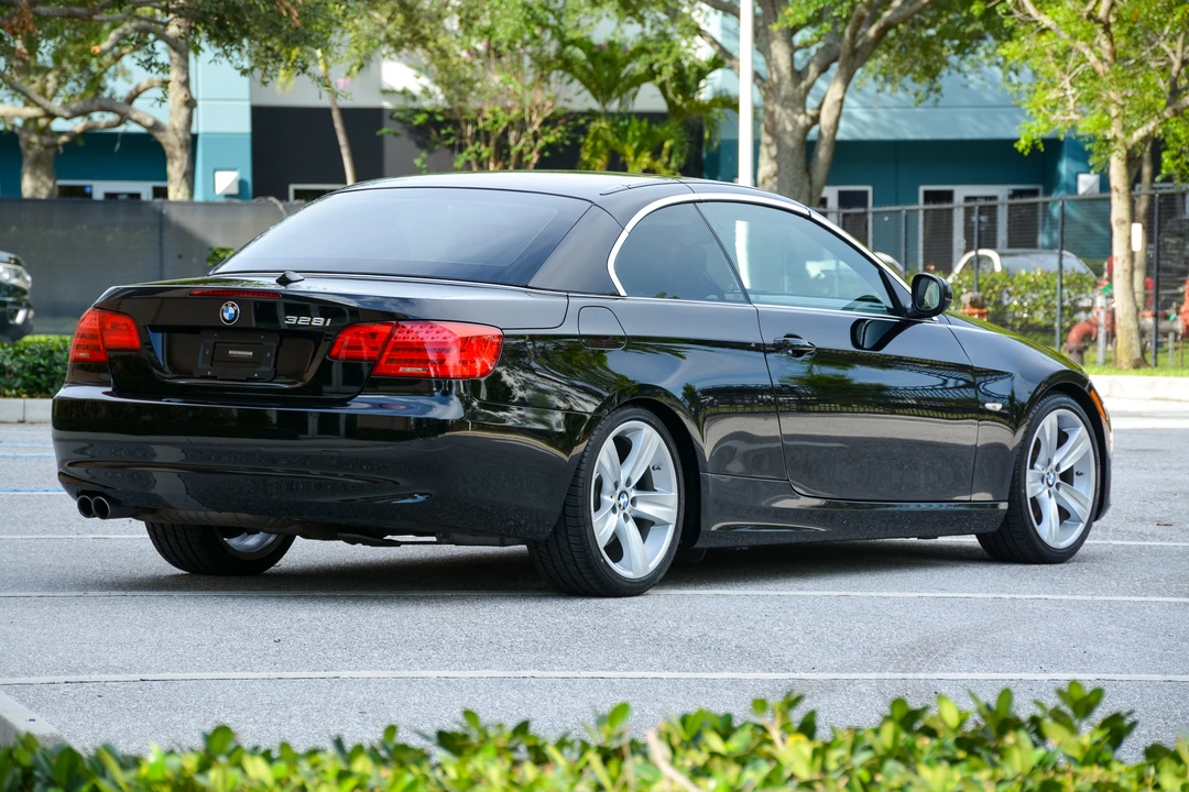2011 BMW E93 3 Series Convertible - Image 19 of 31