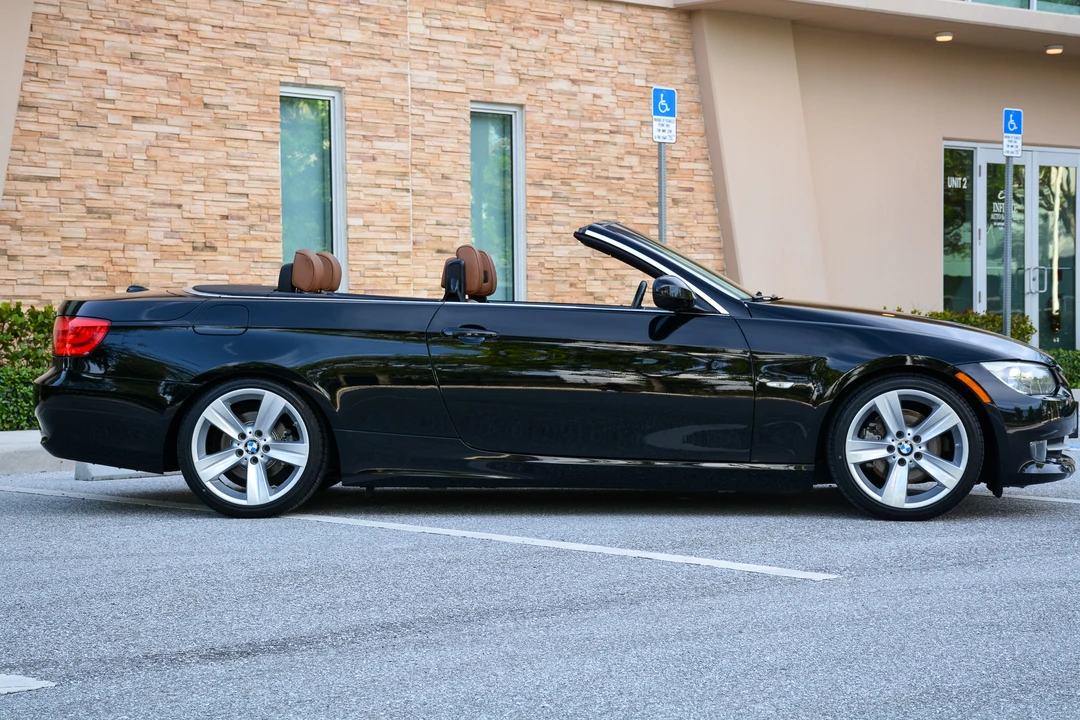 2011 BMW E93 3 Series Convertible - Image 12 of 31