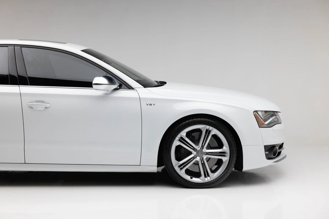 2013 Audi D4 S8 - Image 25 of 31