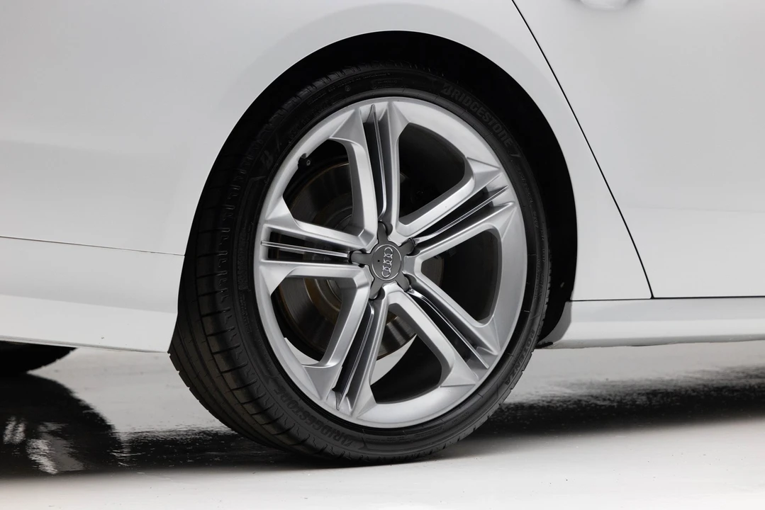 2013 Audi D4 S8 - Image 30 of 31