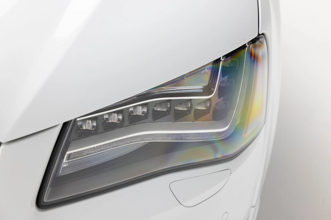 2013 Audi D4 S8 - Image 14 of 31