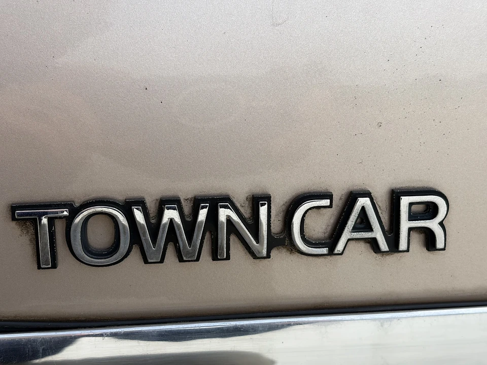 1993 Lincoln Town Car - Image 27 of 31