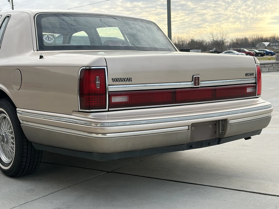 1993 Lincoln Town Car - Image 29 of 31