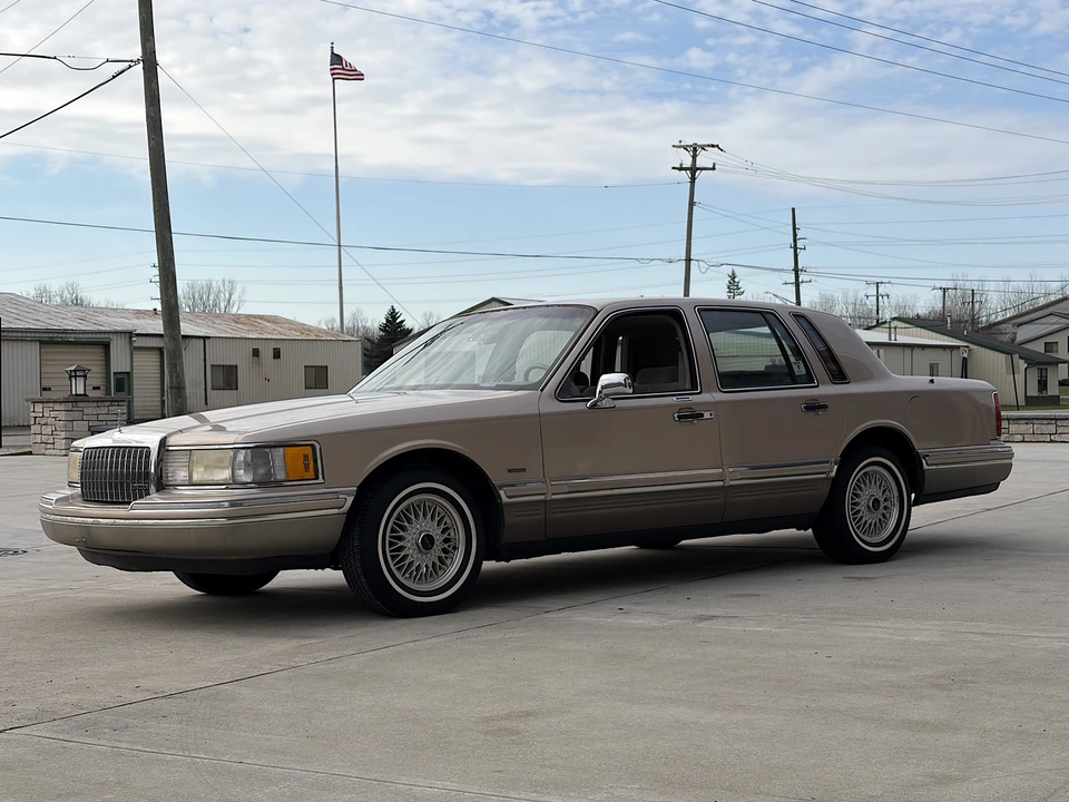 1993 Lincoln Town Car - Image 7 of 31