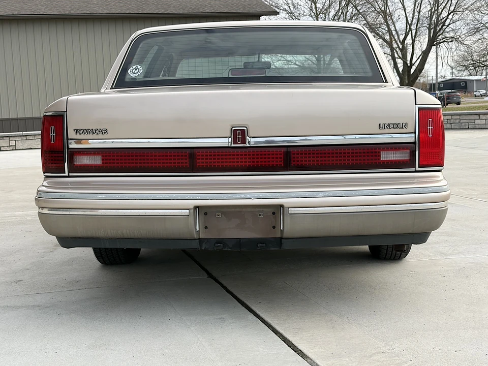 1993 Lincoln Town Car - Image 14 of 31