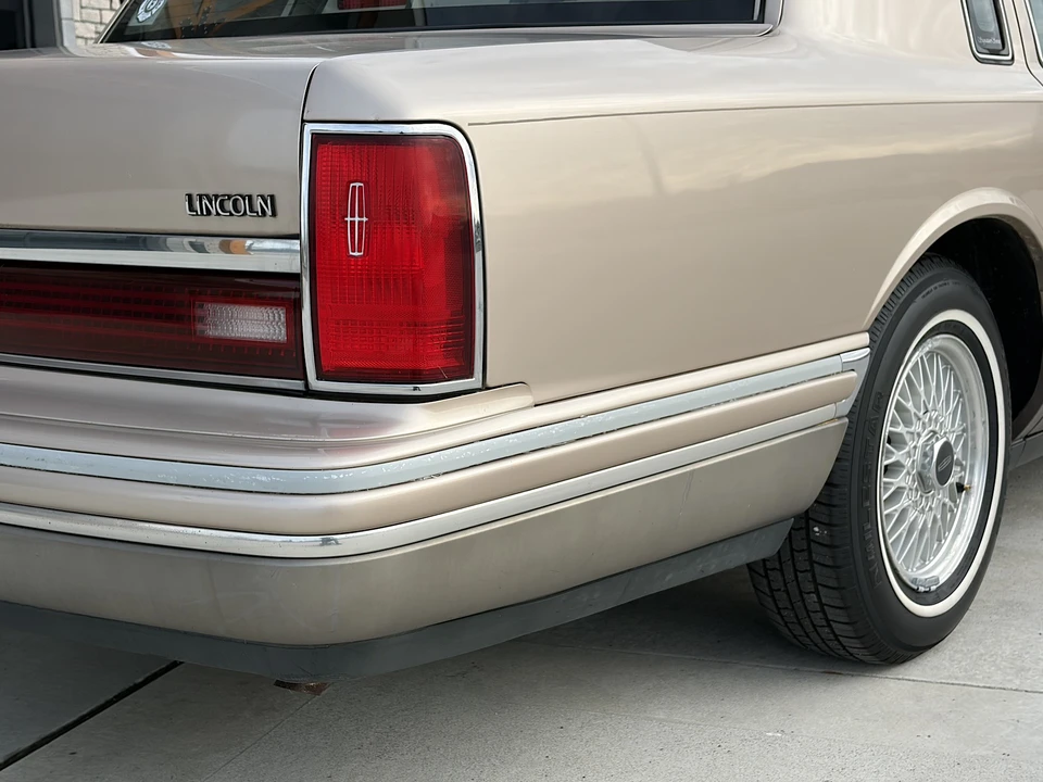 1993 Lincoln Town Car - Image 20 of 31