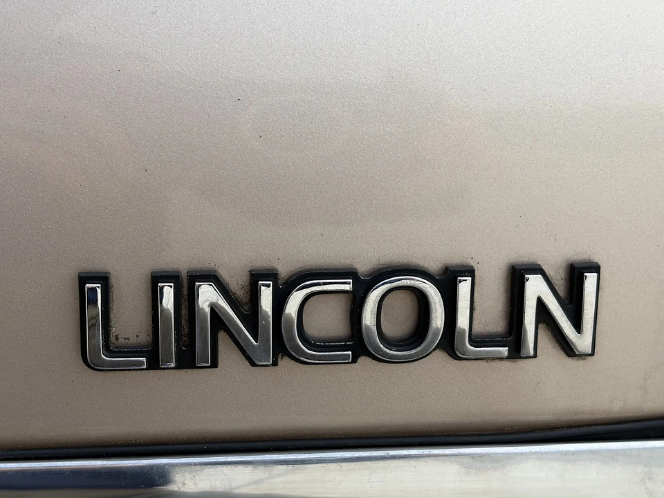 1993 Lincoln Town Car - Image 23 of 31