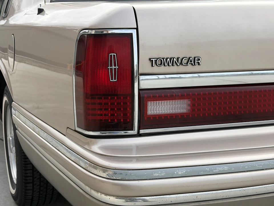 1993 Lincoln Town Car - Image 26 of 31