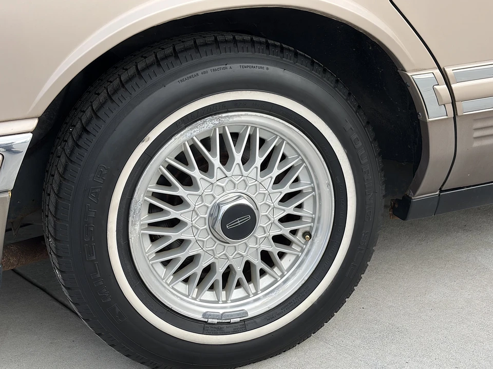 1993 Lincoln Town Car - Image 19 of 31