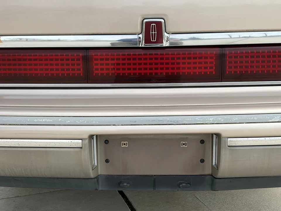 1993 Lincoln Town Car - Image 25 of 31