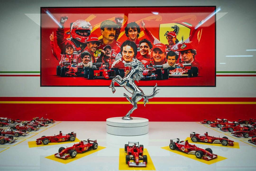 Parts & Memorabilia Scale Models - Image 22 of 31
