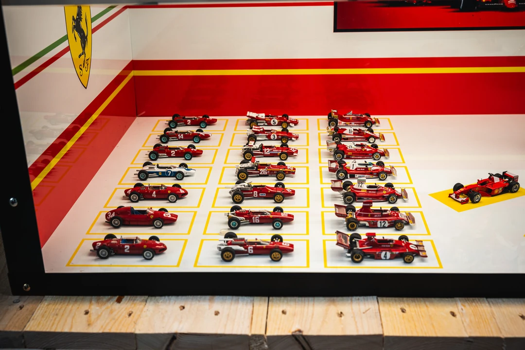Parts & Memorabilia Scale Models - Image 29 of 31