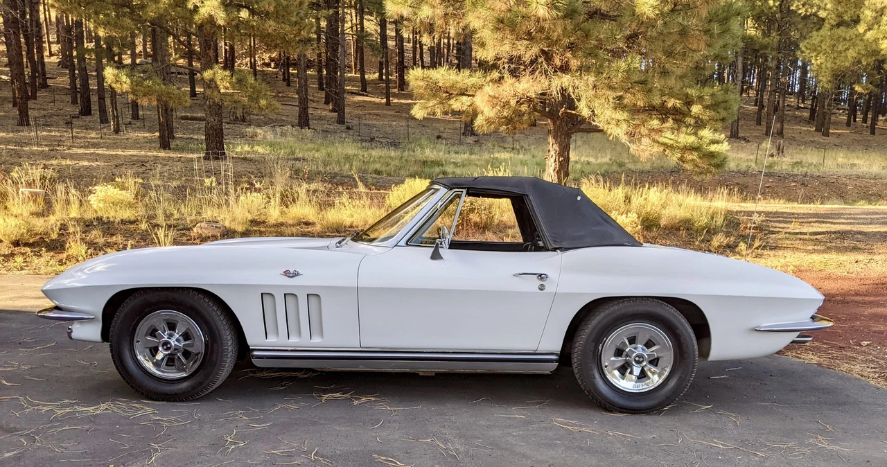 1965 Chevrolet Corvette C2 - Image 24 of 31