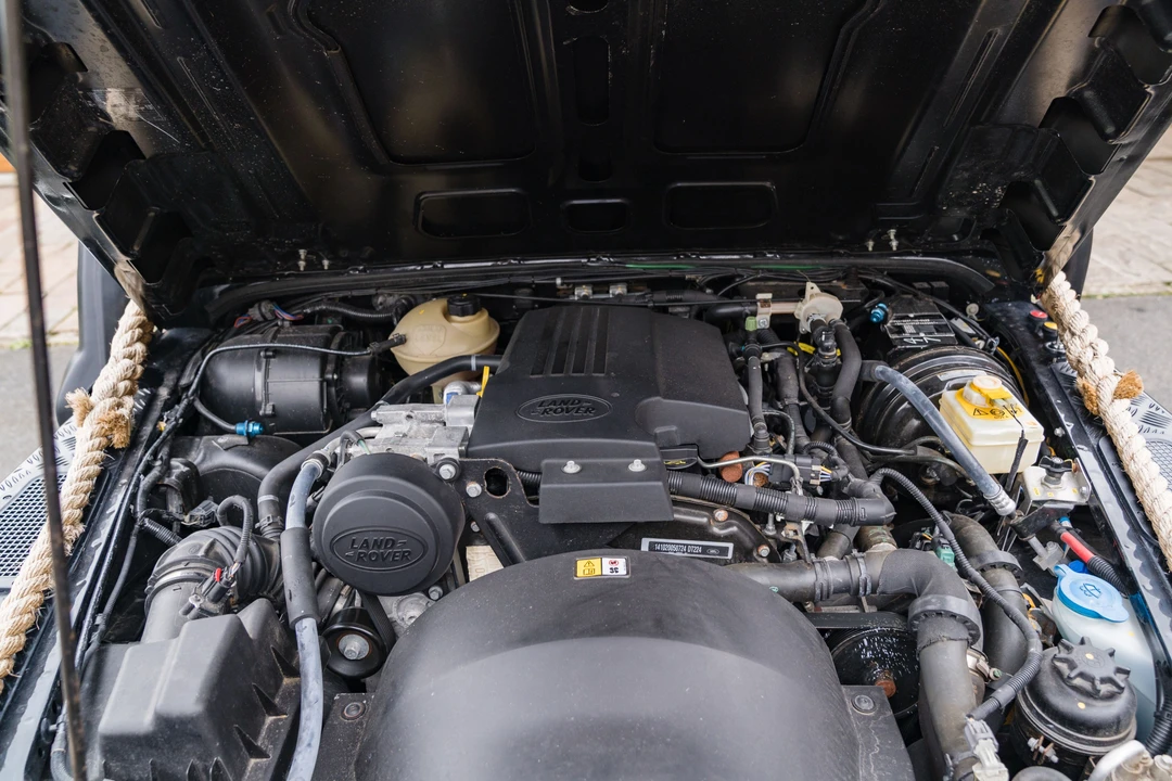 2014 Land Rover Defender 110 - Image 16 of 31