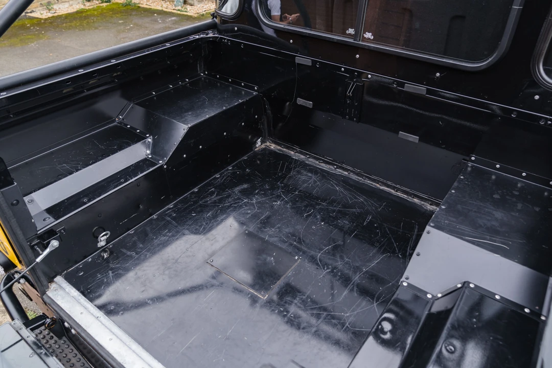 2014 Land Rover Defender 110 - Image 11 of 31
