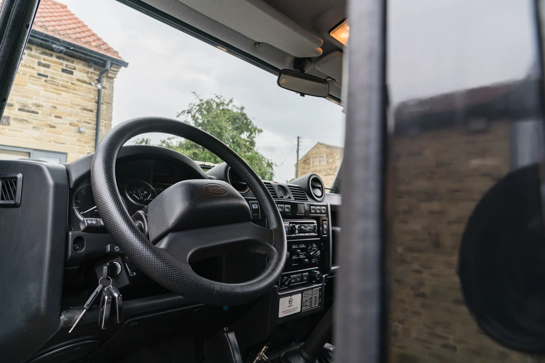 2014 Land Rover Defender 110 - Image 8 of 31