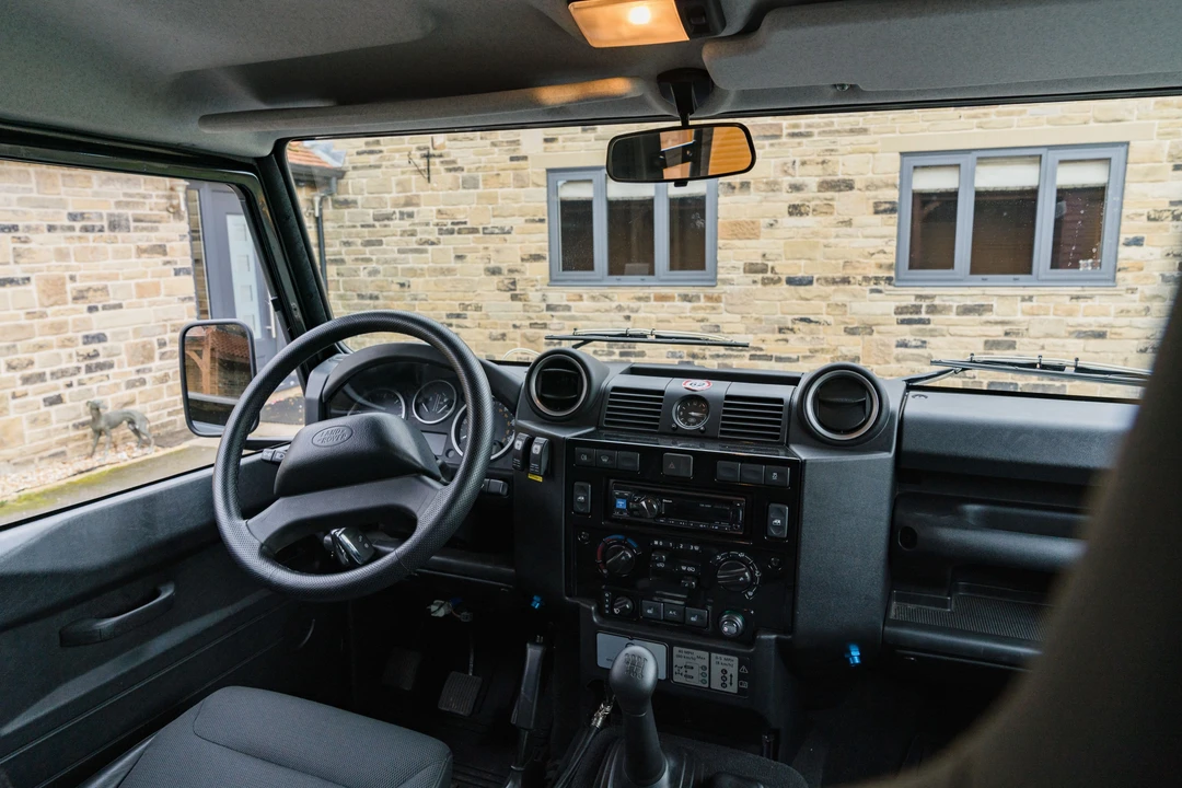 2014 Land Rover Defender 110 - Image 29 of 31
