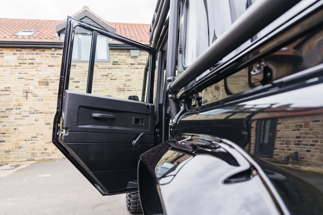2014 Land Rover Defender 110 - Image 10 of 31