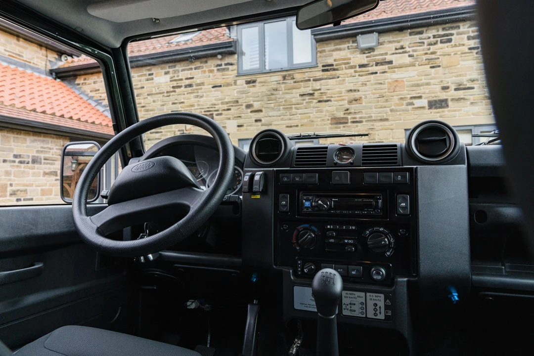 2014 Land Rover Defender 110 - Image 28 of 31