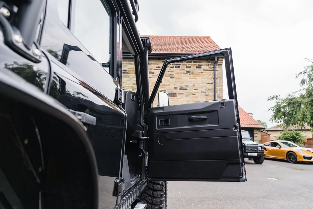 2014 Land Rover Defender 110 - Image 6 of 31
