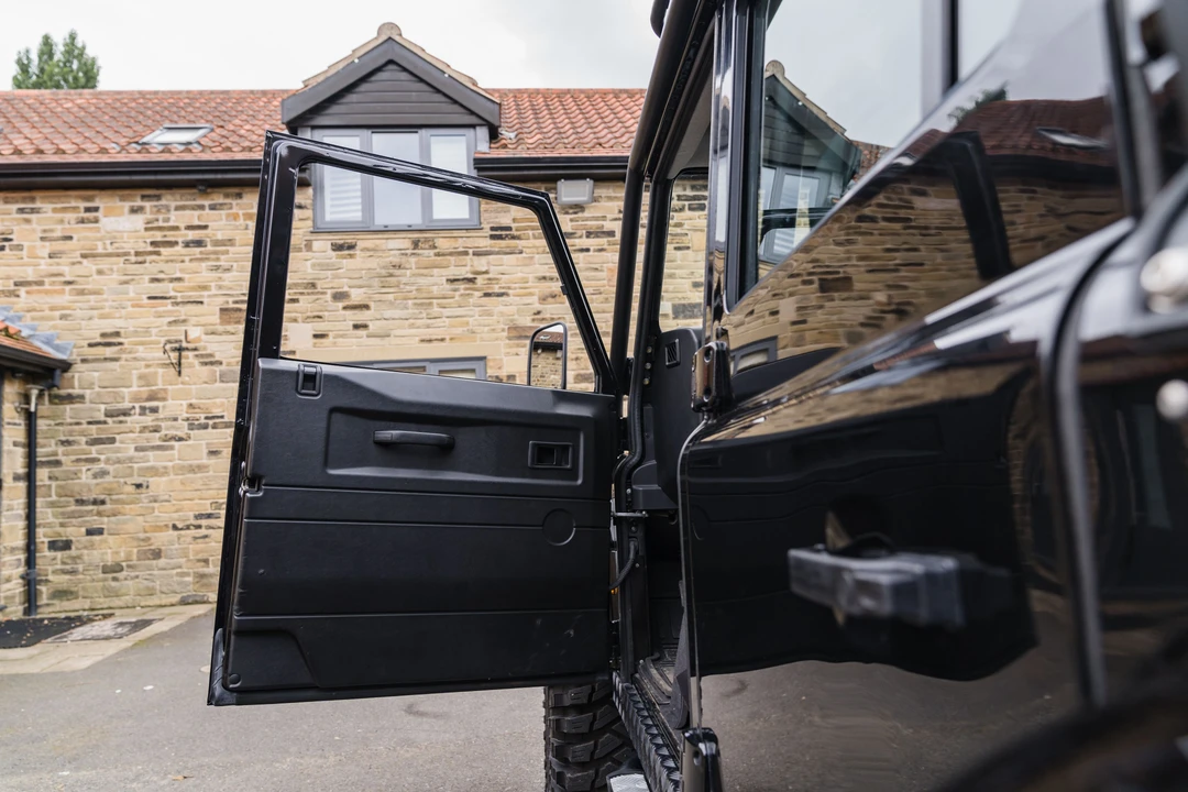 2014 Land Rover Defender 110 - Image 9 of 31