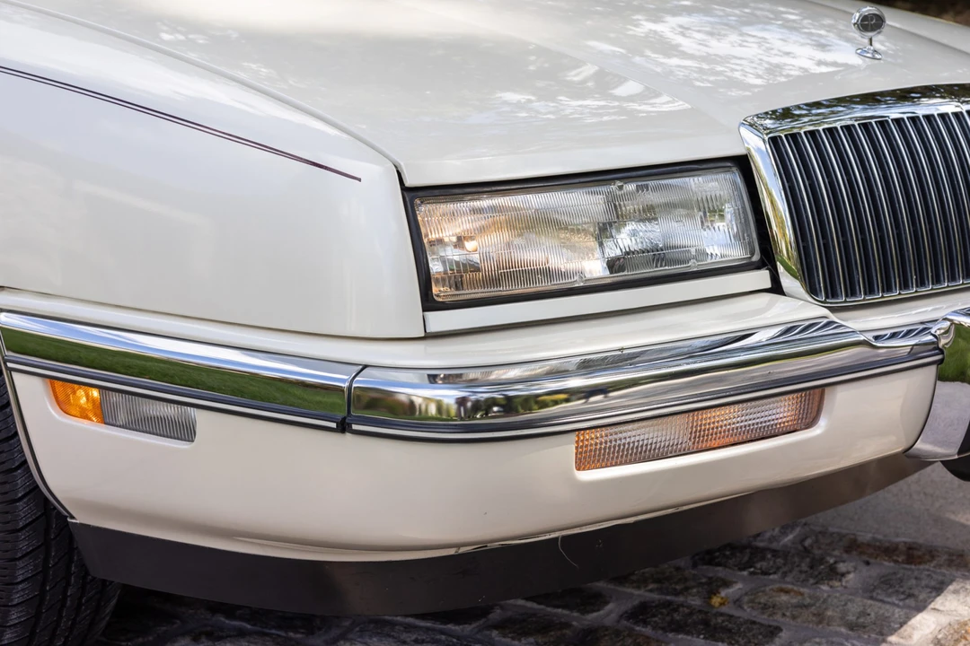 1990 Buick Riviera 4th-7th Gen - Image 23 of 31