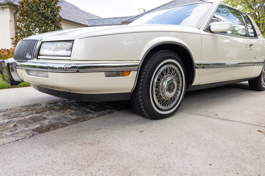 1990 Buick Riviera 4th-7th Gen - Image 12 of 31