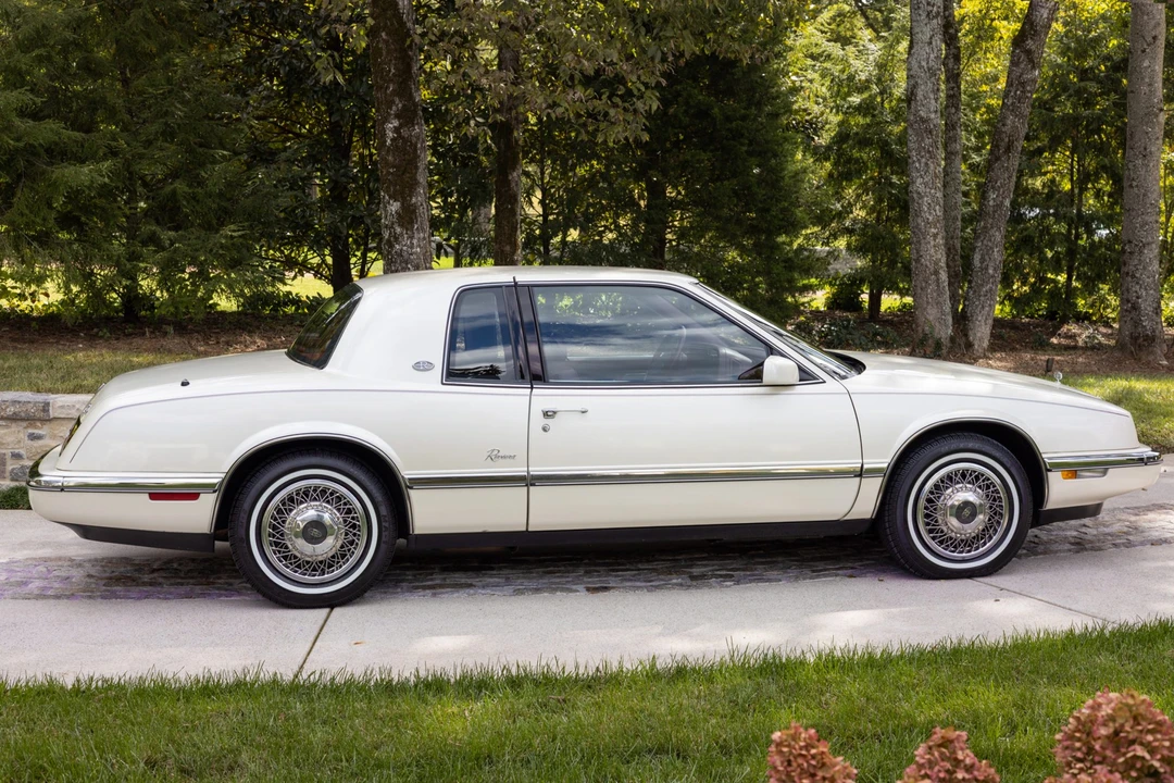1990 Buick Riviera 4th-7th Gen - Image 5 of 31