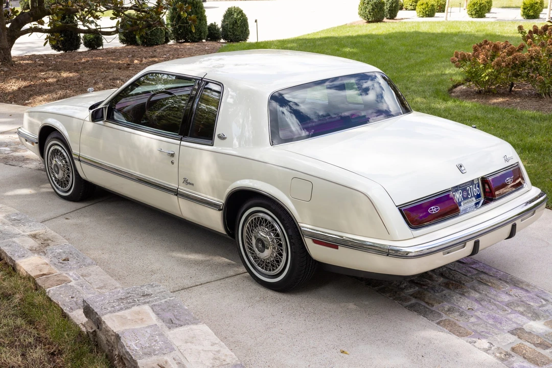 1990 Buick Riviera 4th-7th Gen - Image 8 of 31