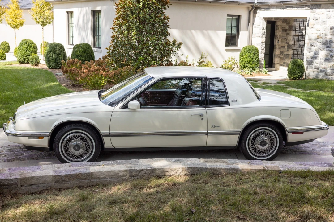 1990 Buick Riviera 4th-7th Gen - Image 9 of 31