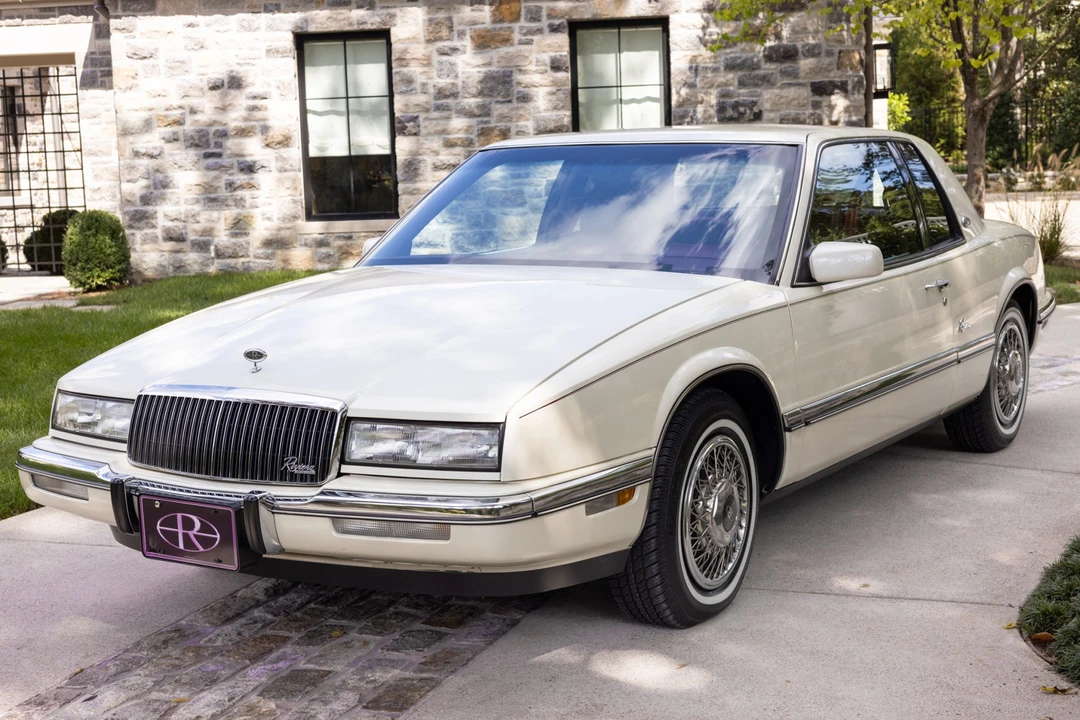 1990 Buick Riviera 4th-7th Gen - Image 2 of 31